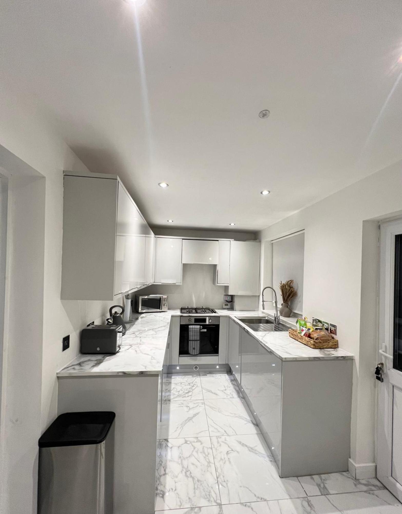 Entire House - Near Etihad Stadium And Ferienhaus *